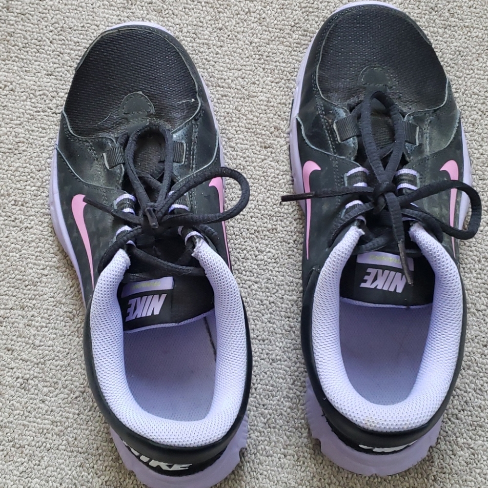Nike shoes - Picture 2 of 4